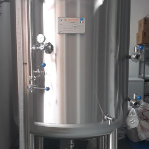 El lote incluye tanque para Priming de 1.400 litros marca SPADONI