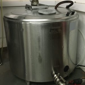 1 Depósito Alfa Laval isotérmico de 500 litros con equipo de frío incorporado