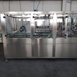 1 Monoblock isobárico automático de 600 botellas/hora
