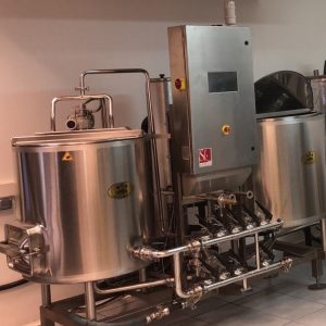 El lote incluye 1 Sala de cocción mod. SlowBeer 250 Plus