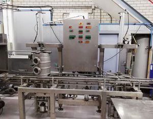 1 Embarriladora automática para el lavado y llenado de barriles marca STARCO