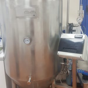 1 Fermentador isobárico 350 litros con equipo de frío incorporado