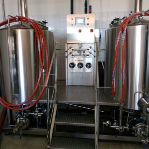 1 Fábrica cervecera SPADONI de 6 hl con fermentadores isobáricos