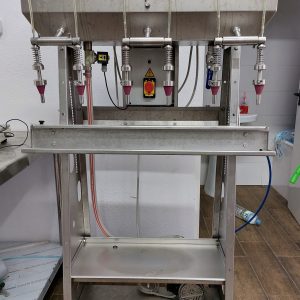 1 Llenadora de 6 válvulas con bomba y control nivel automático