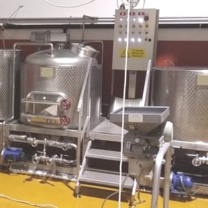 1 Sala de cocción seminueva a gas de 500 litros/batch + depósito HLT (año 2018)