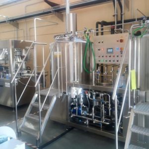 El lote incluye: Sala de cocción Impiantinox + Embotelladora isobárica automática