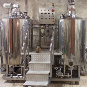 El lote incluye: Sala de cocción SPADONI de 400 litros/batch, etc.