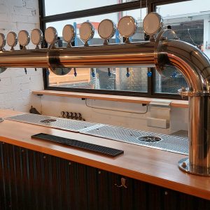 1 Columna inox de 10 tiradores con refrigeradora de cerveza