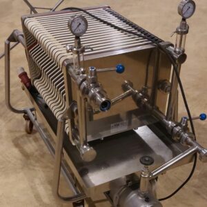 1 Filtro de placas inox de 40x40 con Bomba. Mod. TAURO