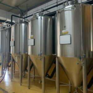 5 tanques isobáricos unitank de 20 HL. (Total 2.621 litros/unidad)