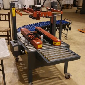 1 Encajadora / Precintadora automática seminueva para cajas de cartón