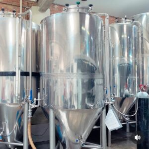 OFERTA ESPECIAL 5 Fermentadores isobáricos marca INOX GC: Lote compuesto por: 3 de 15 HL; 1 de 20HL i 1 de 30 HL