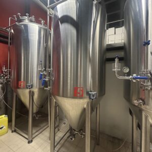 3 Fermentadores unitank CCT isobáricos de 12 HL