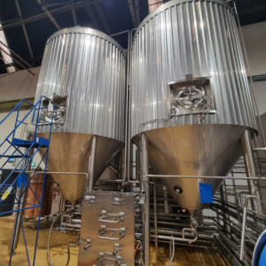 2 Tanques isobáricos CCT de 200 HL con triple camisa de refrigeración (Total 25.400 litros/unidad)